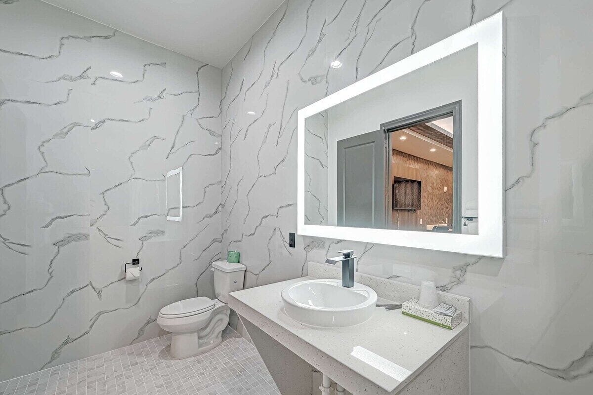 Bureau, espace de travail pour ordinateur portable, rideaux occultants