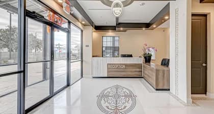 Comfeeni Inn and Suites