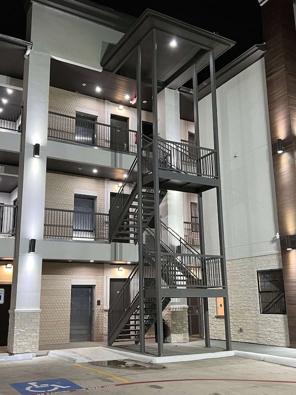 الإطلالة من المنشأة