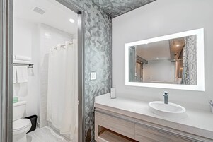 Rainfall showerhead, hair dryer, towels