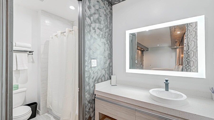 Comfeeni Inn and Suites