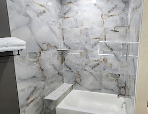 Standard Room, 2 Queen Beds, Non Smoking | Bathroom - Comfeeni Inn and Suites (South Houston)