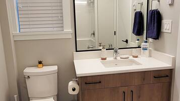 Towels, soap, shampoo, toilet paper