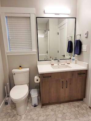 Towels, soap, shampoo, toilet paper - Feel home! (victoria)