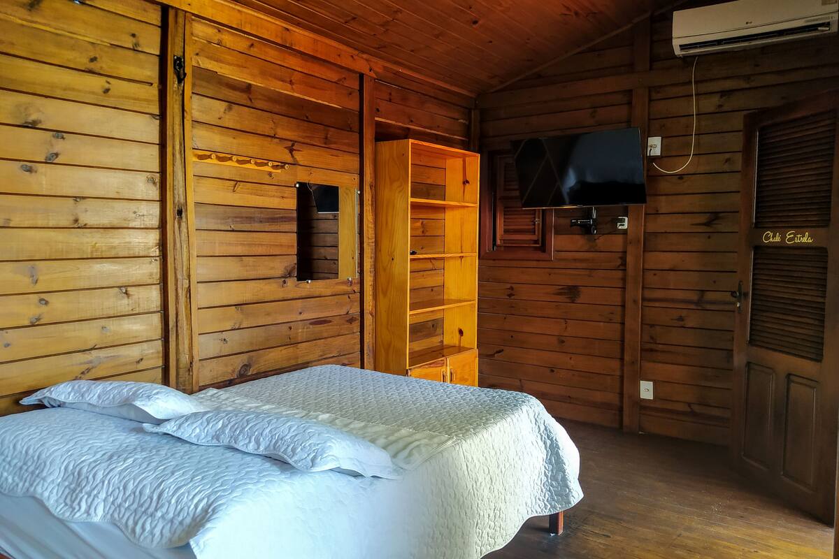 Chalet Supérieur, 1 lit double, véranda, vue montagne | 1 chambre, minibar, fer et planche à repasser, Wi-Fi gratuit