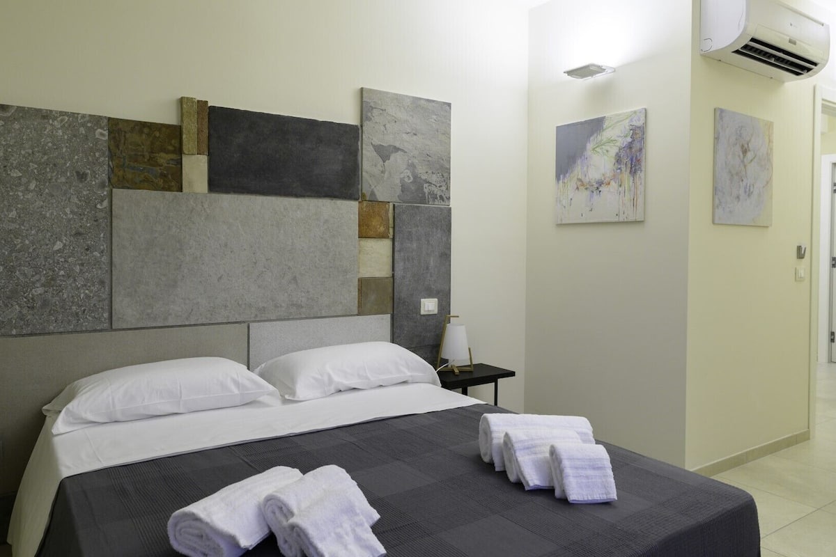 Comfort Room | Minibar, in-room safe, desk, WiFi (free)
