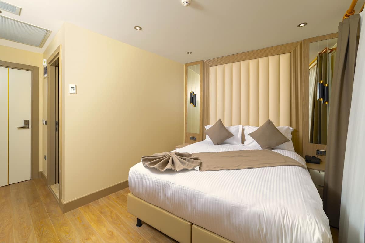 Standard Double Room | Minibar, in-room safe, free cribs/infant beds, free WiFi