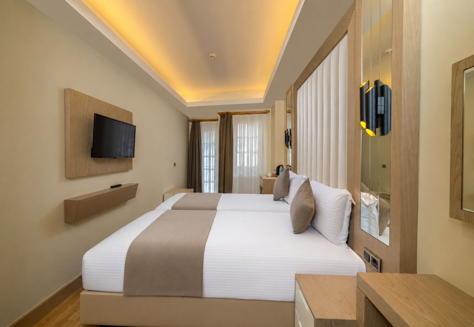 Standard Twin Room | Minibar, in-room safe, free cribs/infant beds, free WiFi