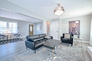 Smart TV, fireplace, stereo