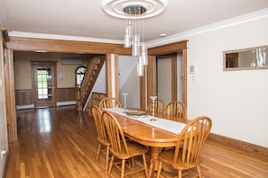 Dining - Rita’s Retreat Main House ~ Indoor Saltwater Pool ~ with Lake View! (Sydney)