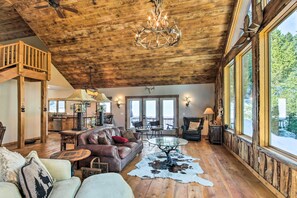 TV, books - Bozeman Cabin: Deck w/ Jacuzzi & Gas Grill! (Bozeman)
