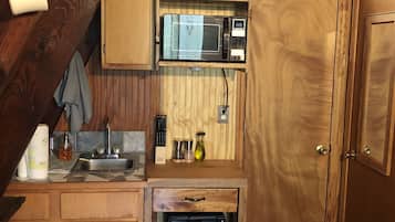 Fridge, microwave, coffee/tea maker, electric kettle