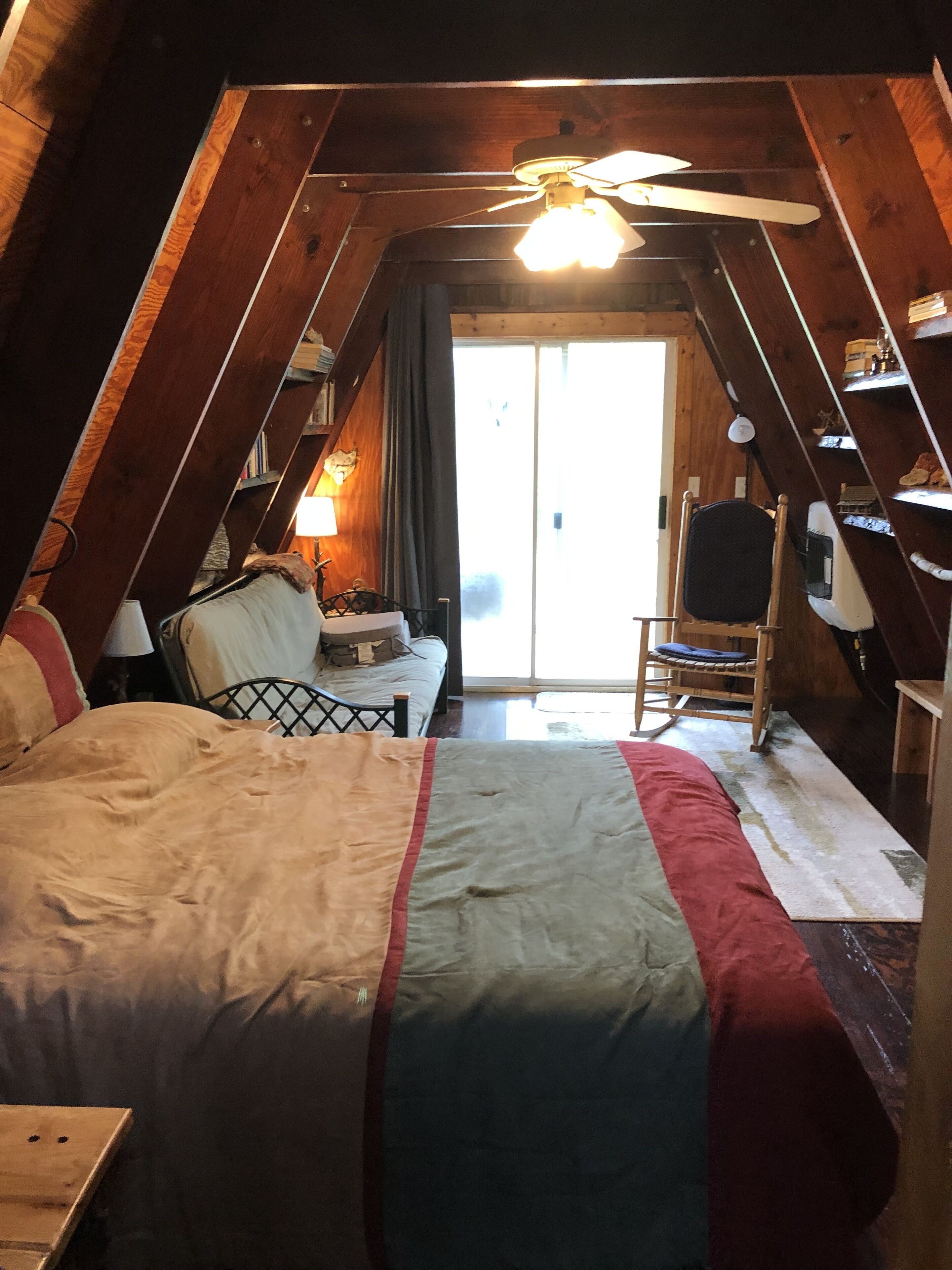 1 bedroom, bed sheets