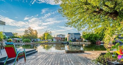 Shirlea Boutique Cottage