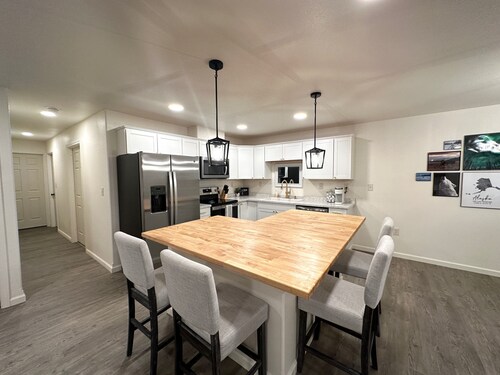 Prime location, Aurora viewing, Fast WI-FI!!