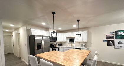 Prime location, Aurora viewing, Fast WI-FI!!