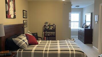 4 Schlafzimmer, Schreibtisch, Bügeleisen/Bügelbrett, kostenloses WLAN