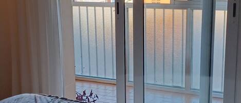 3 室のベッドルーム、デスク、アイロン / アイロン台、WiFi (無料)