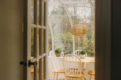 "Lisette's on Long Hill", cozy with boho charm