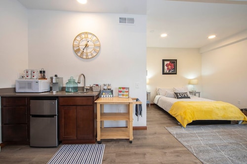 Cozy Studio Close to Downtown and Red Rocks Fully Equipped for an Enjoyable Stay