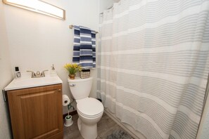 Hårføner, håndklær, såpe og sjampo