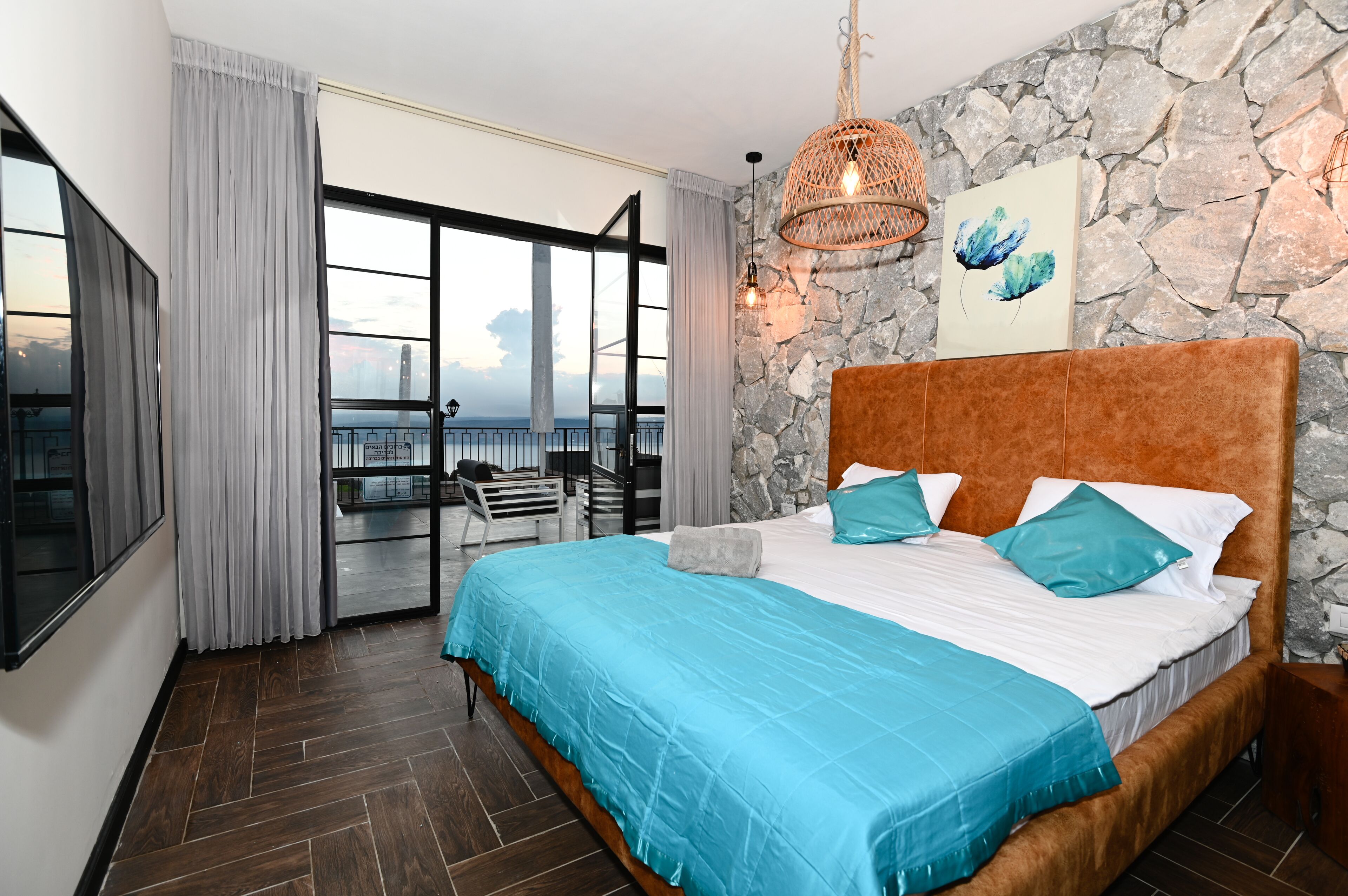 5 kamar tidur, minibar, kedap suara, dan tempat tidur bayi gratis