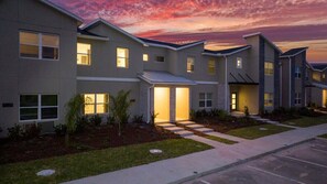 Exterior - 4 Bedrooms, 3 bathrooms Townhouse (Kissimmee)