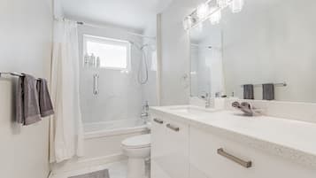 Comfort House | Bathroom | Towels
