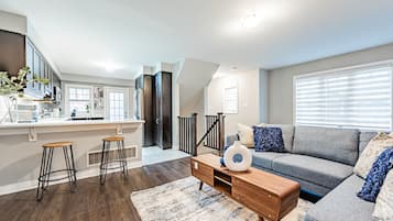 Townhouse Comfort | Area keluarga