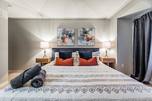 Comfort Townhome | 4 bedrooms, iron/ironing board, free WiFi - Milton boutique Home (Milton)