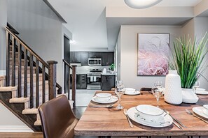 Comfort Townhome | Private kitchen - Milton boutique Home (Milton)