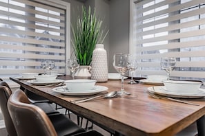 Maison en rangée Confort | Repas dans la chambre