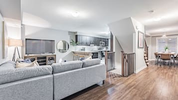 Townhouse Comfort | Area keluarga