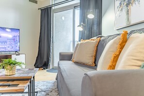 Signature Condo | Living area
