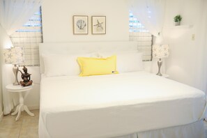 1 bedroom, iron/ironing board, free WiFi, bed sheets - 10 minutes walk to Devon House. 5 minutes to the supermarket (Kingston)