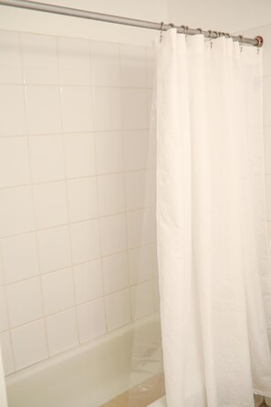 Towels, soap, toilet paper - 10 minutes walk to Devon House. 5 minutes to the supermarket (Kingston)