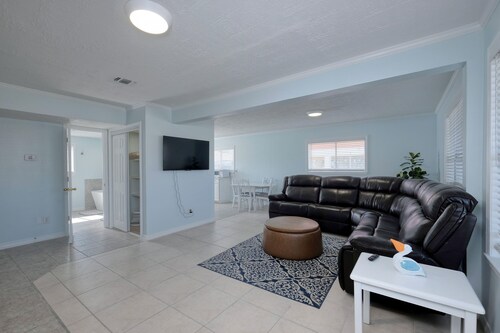 Lagoon and Beach only a short walk away!  Prime Gulf Shores location!