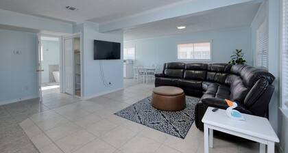 Lagoon and Beach only a short walk away! Prime Gulf Shores location!