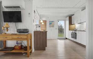 Refrigerador, parrilla de estufa, lavavajillas y cafetera y tetera 