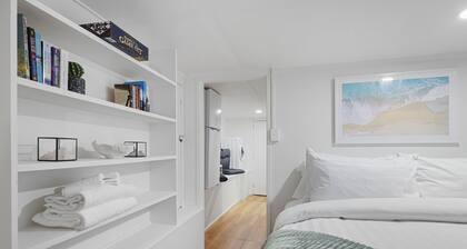 Newly Renovated Studio w Parking-Netflix