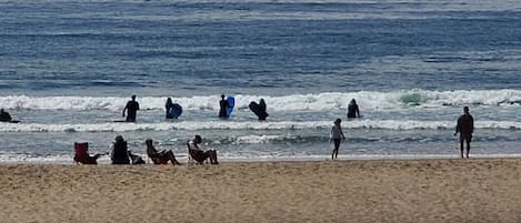 沙滩椅、沙滩毛巾