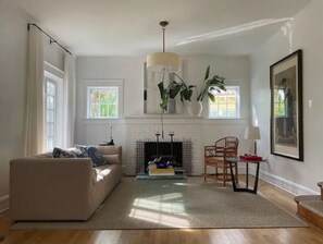 Televisión y oficina 