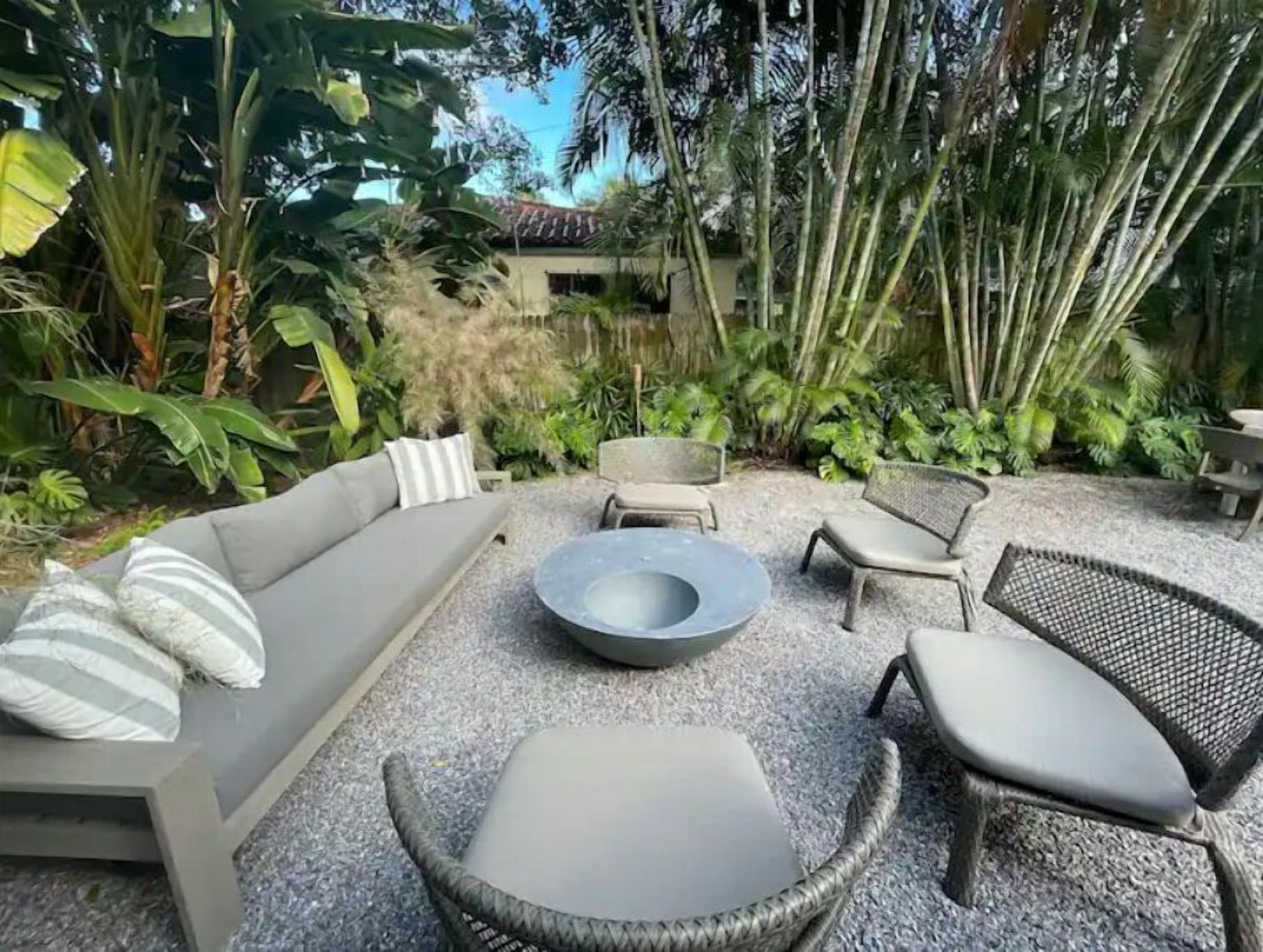 المنطقة المحيطة بالمنشأة