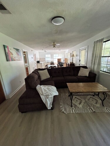 Guest House in the Heart of Old Town Daphne, AL