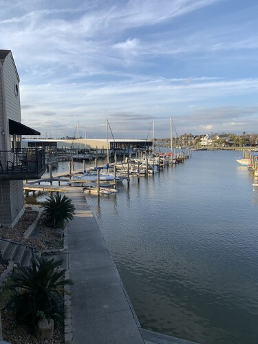 Waterfront Condo! Come relax in the heart of Kemah tx!