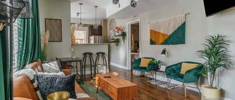 Smart TV, computer monitors