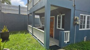 المنطقة المحيطة بالمنشأة