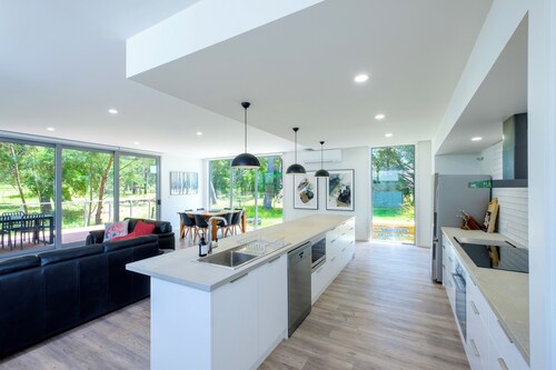 Serenity HG4: Brand new 4Br 3.5Ba house with Absolute Nat Park frontage