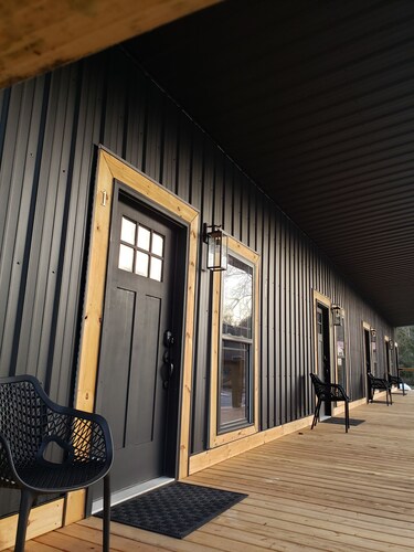 Hidden Jewell - Full Cabin 4 Studio Suites - 9BD / 4BA sleeps 15 on Outlaws 