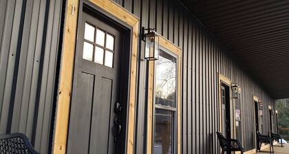 Hidden Jewell - Full Cabin 4 Studio Suites - 9BD / 4BA sleeps 15 on Outlaws